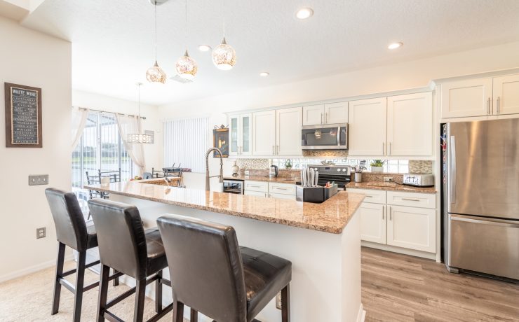 Contemporary Kitchen with Breakfast Bar